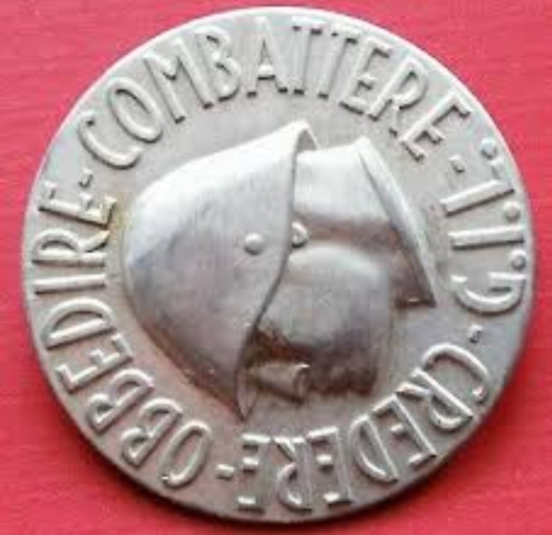 Original aluminum badge Mussolini 1940's
