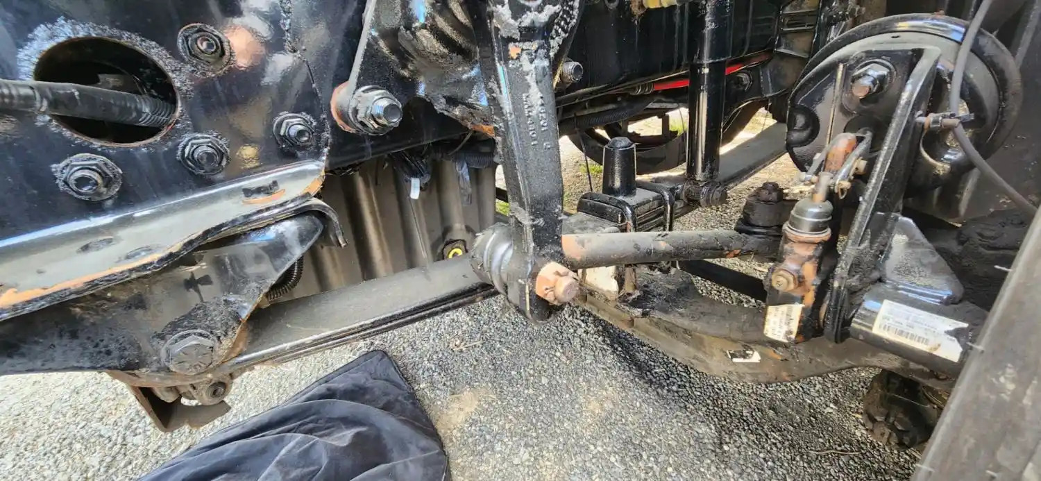 (Used) 2015 Freightliner Cascadia 113, FRONT LEAF SPRINGS Front Leaf & Springs