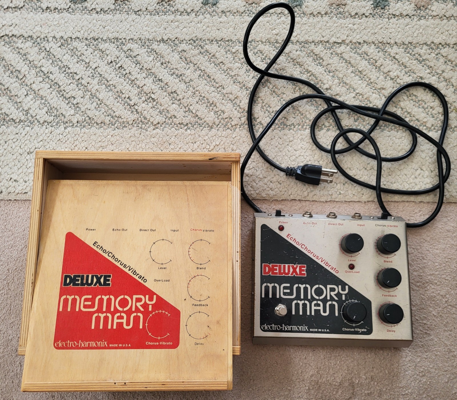 Vintage Electro-Harmonix Deluxe Memory Man Analog Delay Chorus Pedal + Wood Box