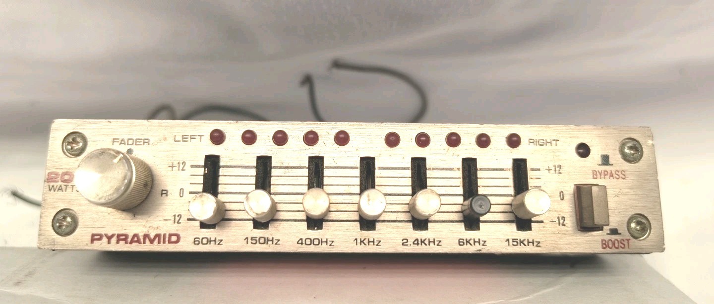 Pyramid Phase III SE403 VL-LED Integrated 200W Amplifier Equalizer Booster USED