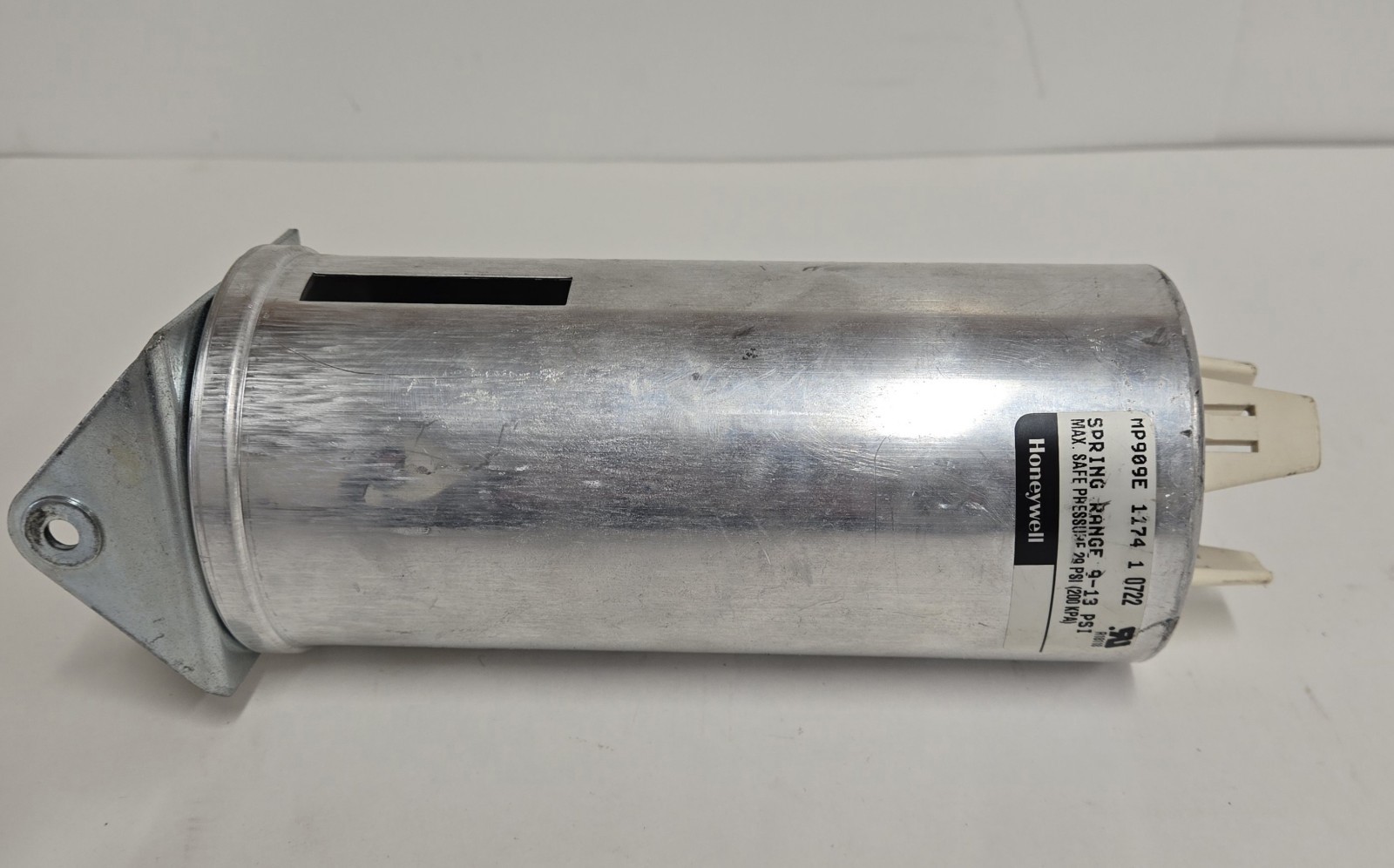 HONEYWELL MP909E 1174 PNEUMATIC DAMPER ACTUATOR.