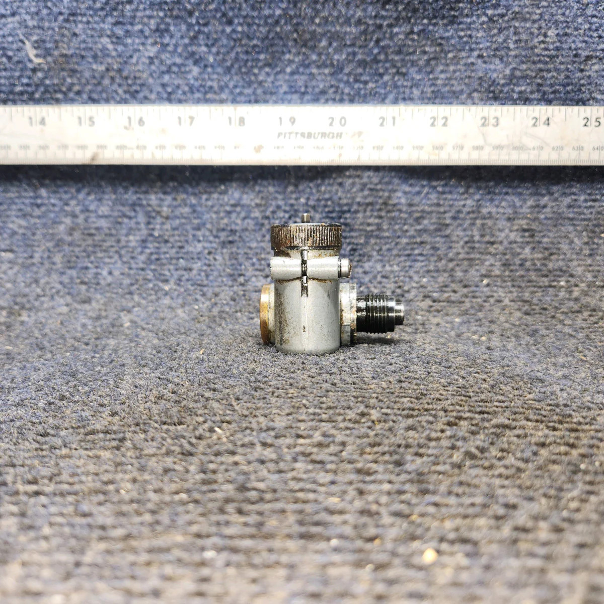 106301 | Continental GO-300 | C175 | Tachometer 90 Degree Elbow Cable Adapter
