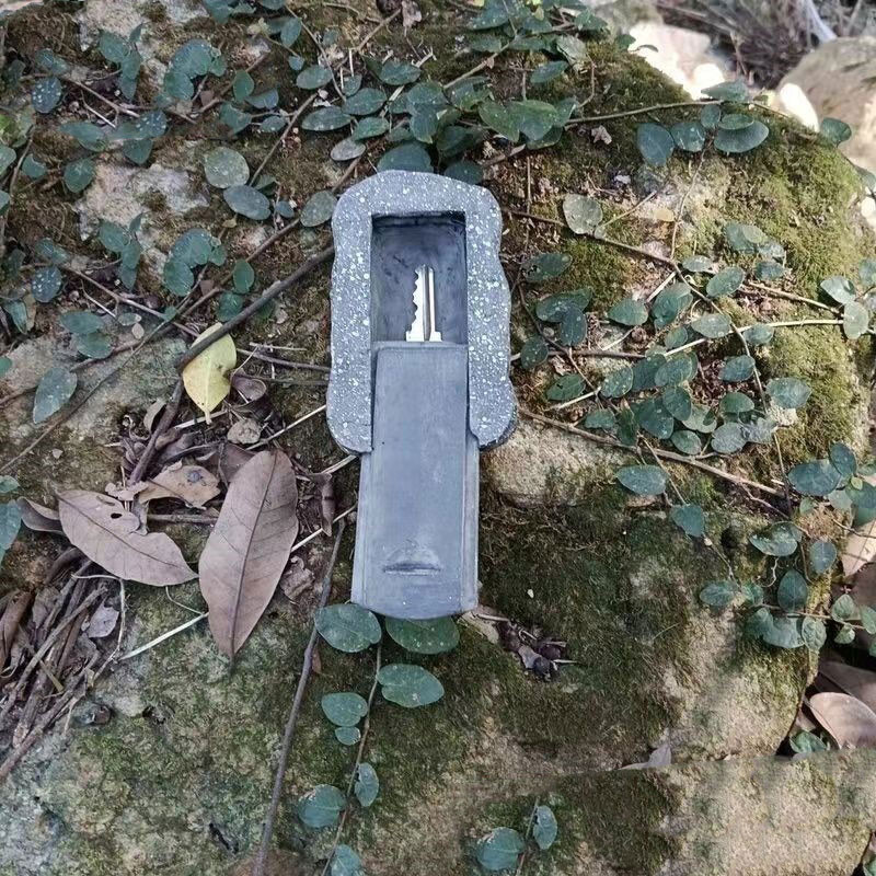 A KEY Safe HOUSE HOME Hider Emergency Spare Key Car Holder OUTDOOR ROCK HIDE