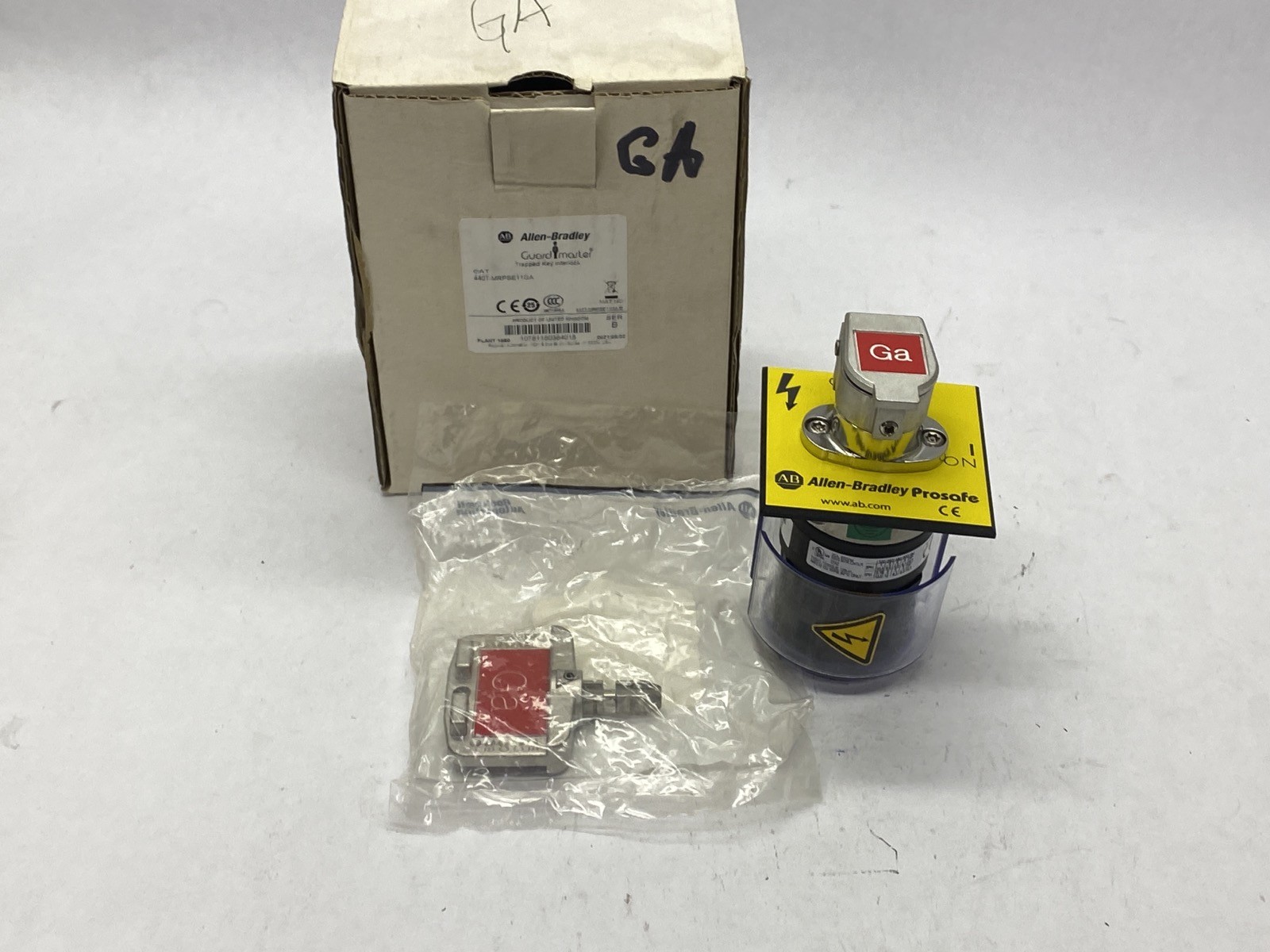 NIB Allen Bradley 20A 2NC 2NO Trapped Key Interlock Rotary Switch 440T-MRPSE11GA