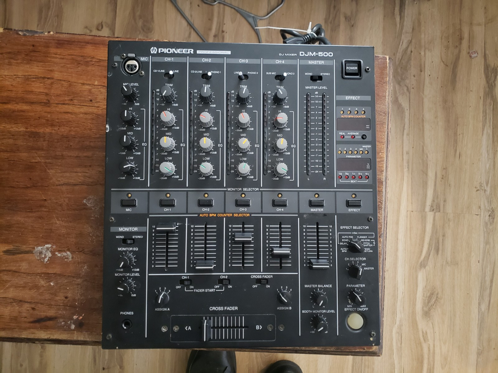 Pioneer  DJM 500 Professional DJ Mixer