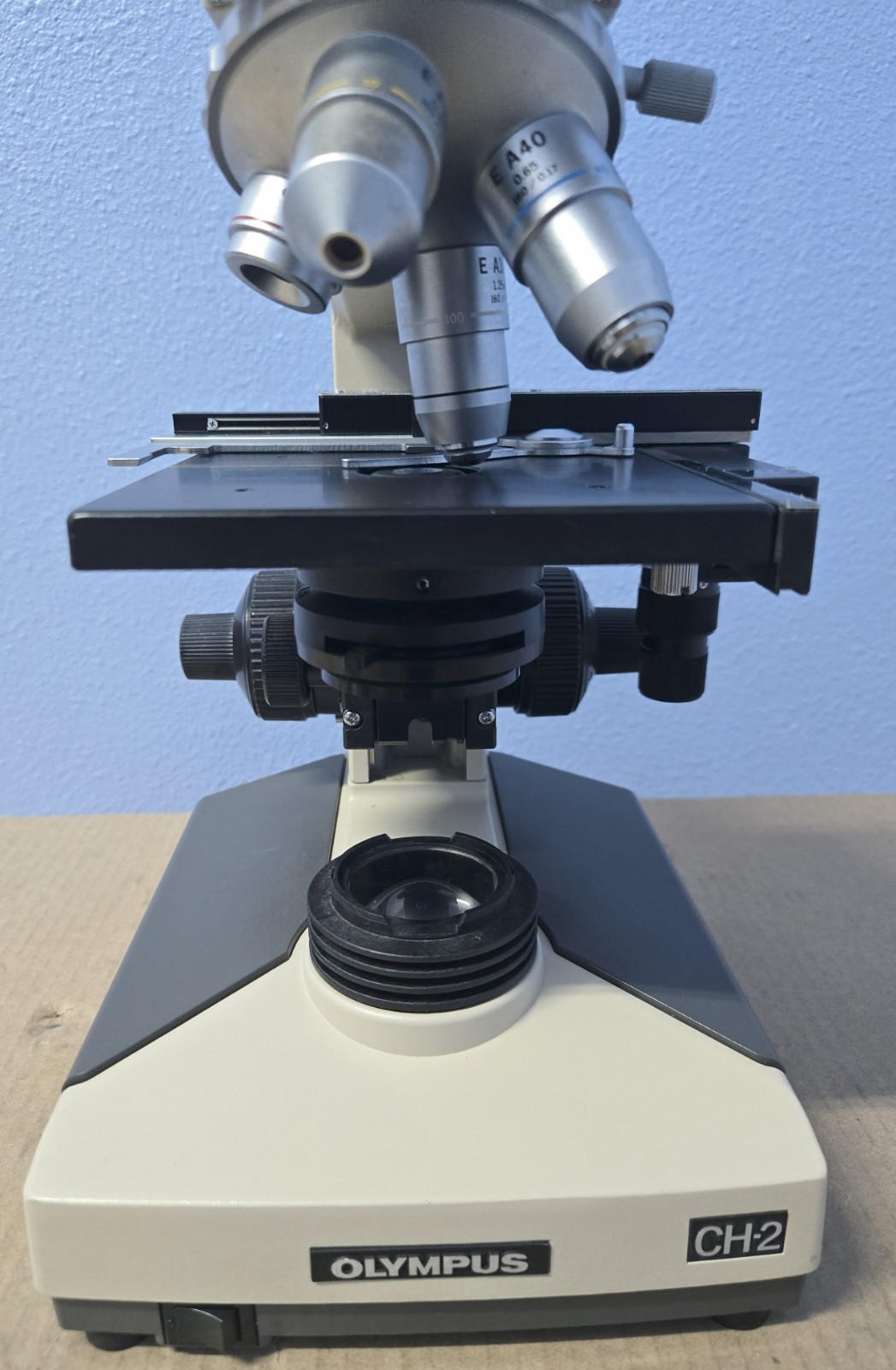 Olympus CH-2, CHT Microscope with objectives 4 X 10X 40X 100X (005)