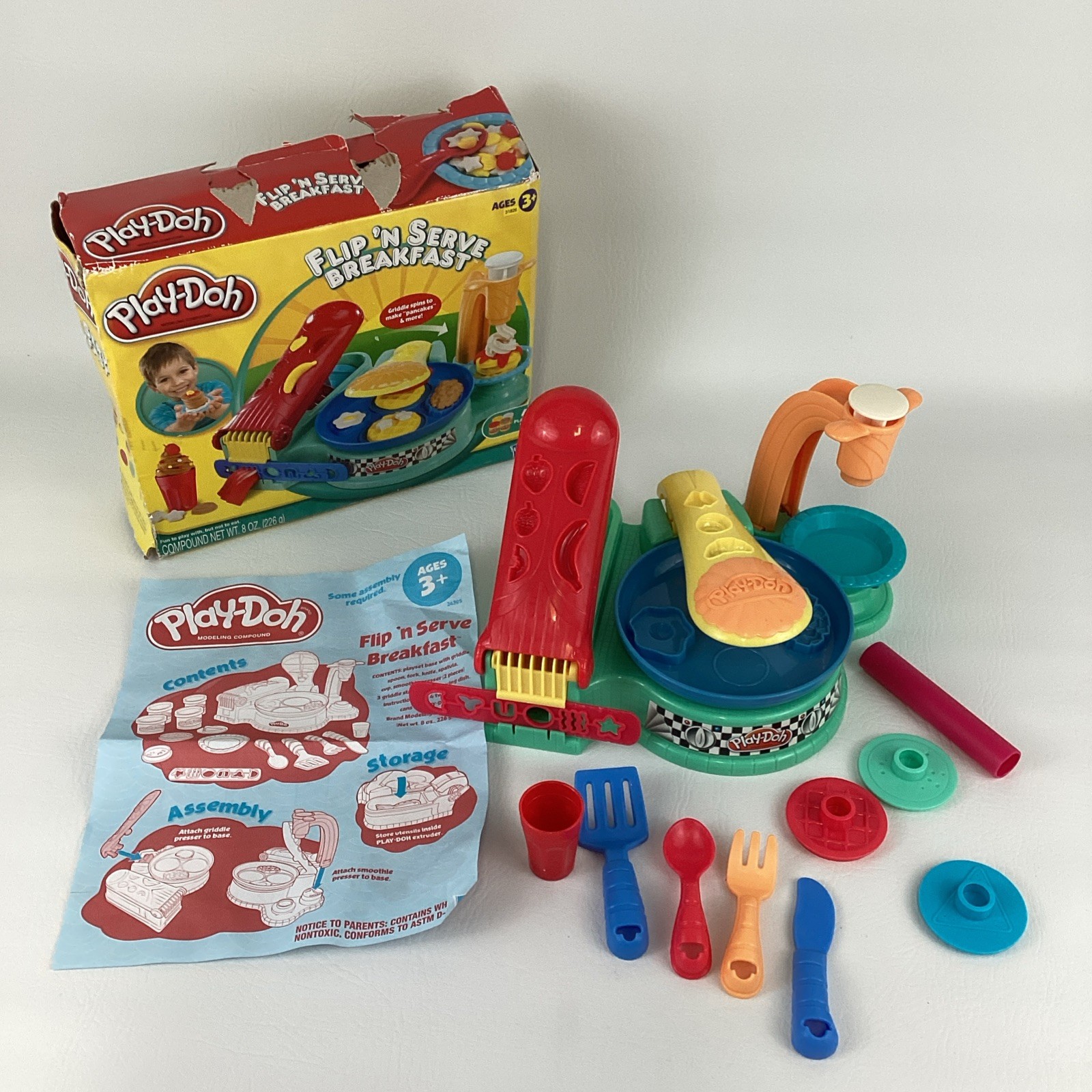 Play-Doh Flip N Serve Breakfast Playset Griddle 2010 Hasbro Kitchen Creations