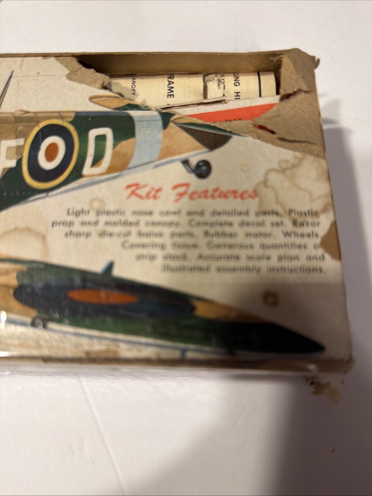 Guillow’s “SUPERMARINE SPITFIRE" Airplane Flying Model Kit