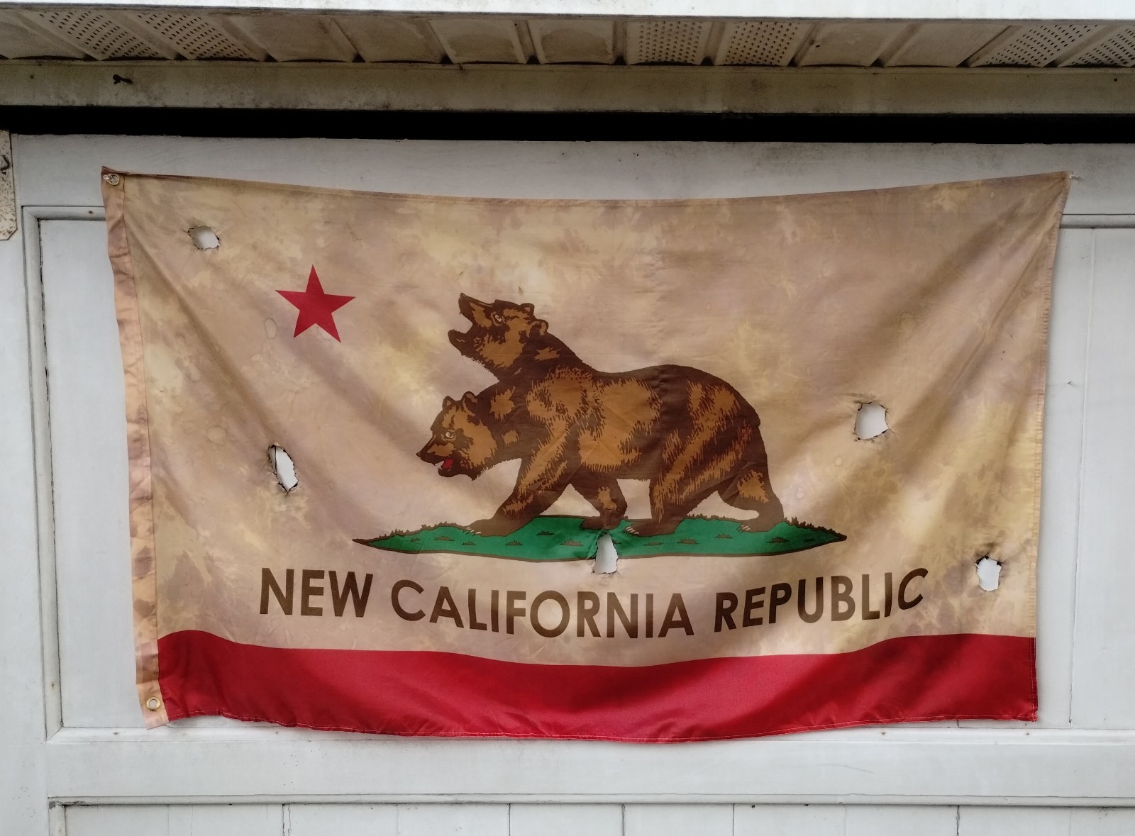 Fallout  New California Republic 3' x 5' Battle Damaged Flag *BRAND NEW*