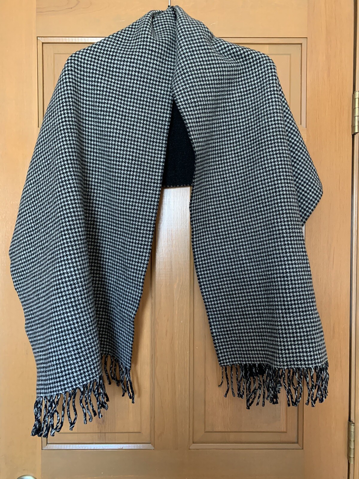 Lauren Ralph Lauren Scarf Shawl 80% Lambswool, Warm, Soft, Comfy Black/ Gray