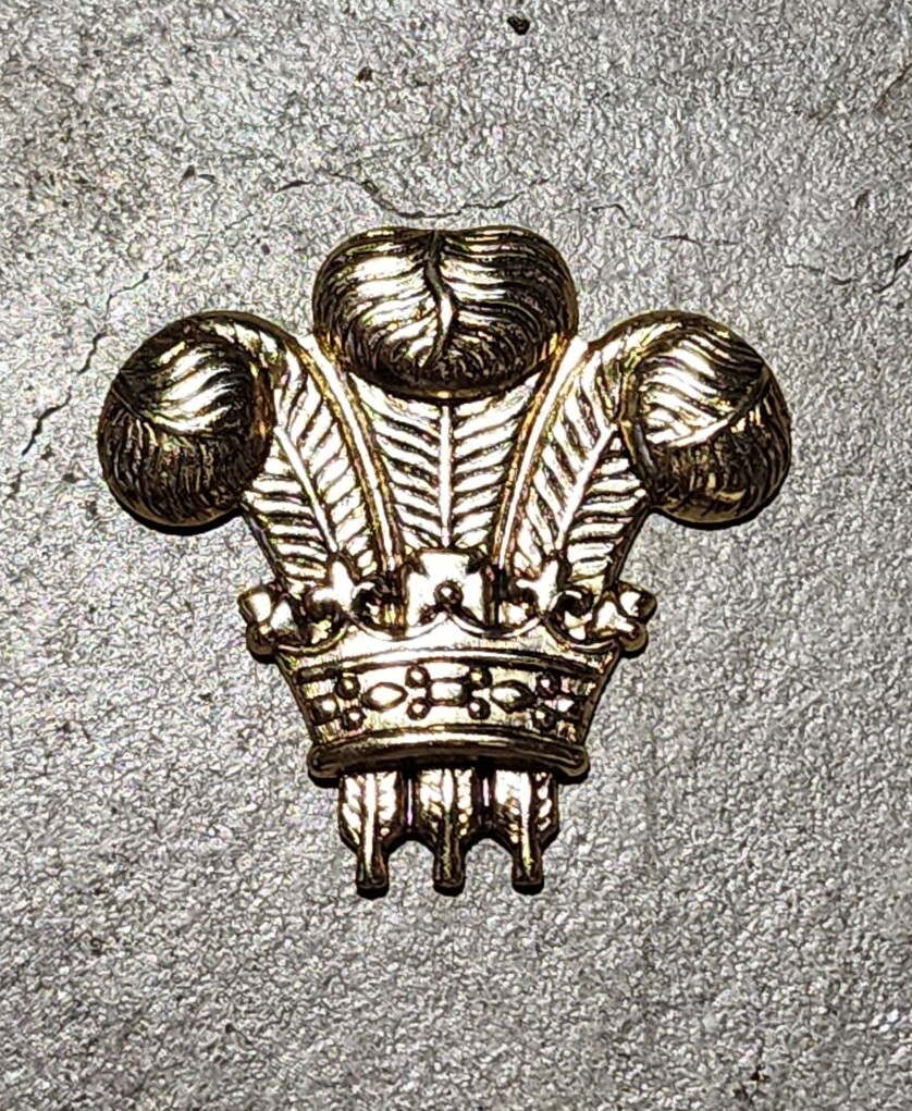 Metal Stamped 3 Feather Crown Gold 1.25" Arts And Crafts EACH