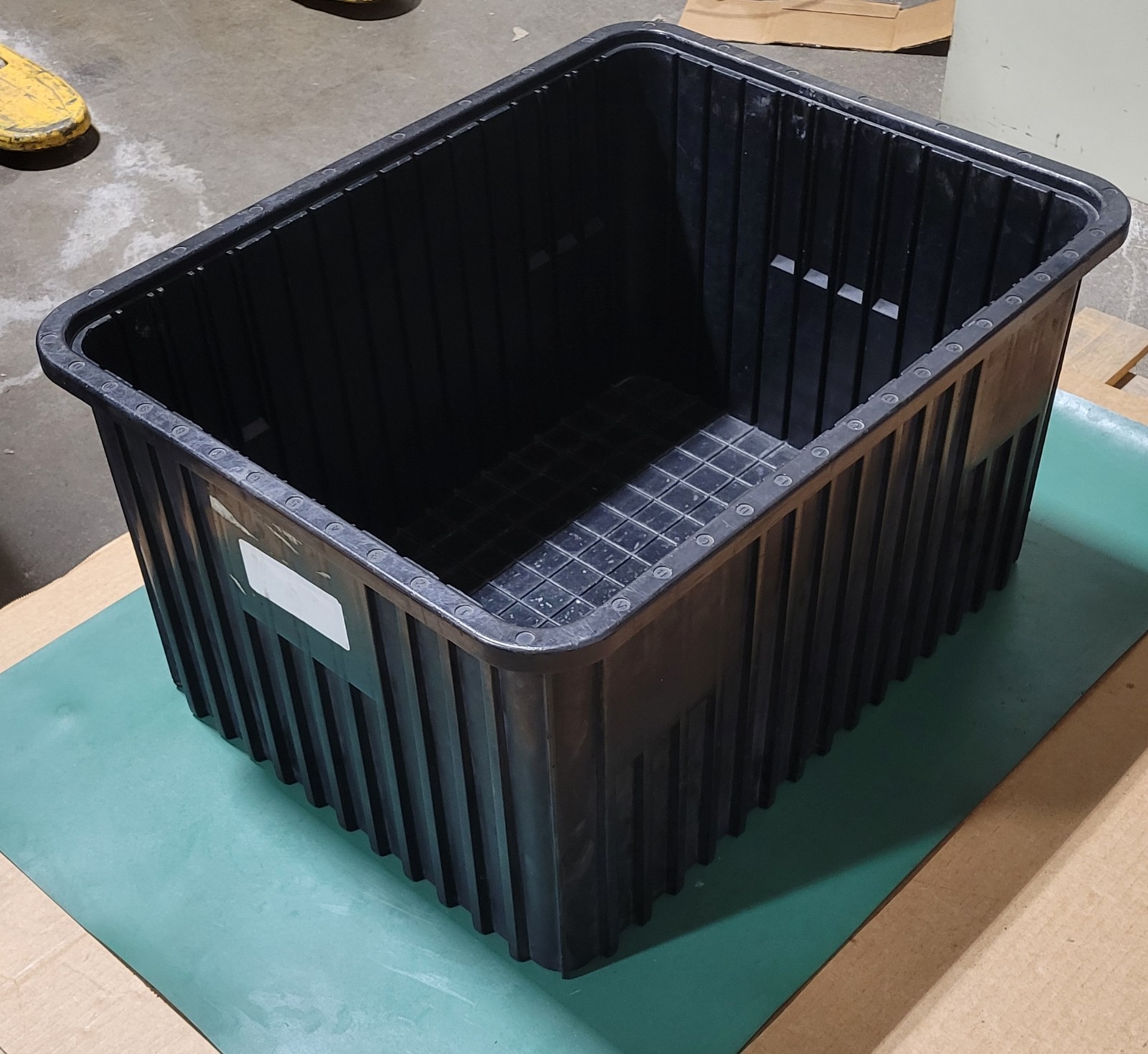 ESD Tote 22"x17"x12", Black, Stackable, good condition Quantum Storage Systems