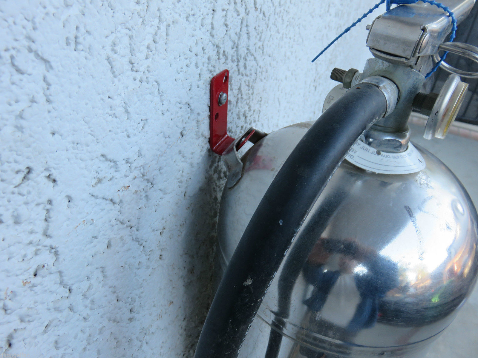 ╰➤ 🔥🧯2-WALL HOOKS FOR (AMEREX) 2 1/2 GAL WATER PRESSURE FIRE EXTINGUISHERS🔥🧯