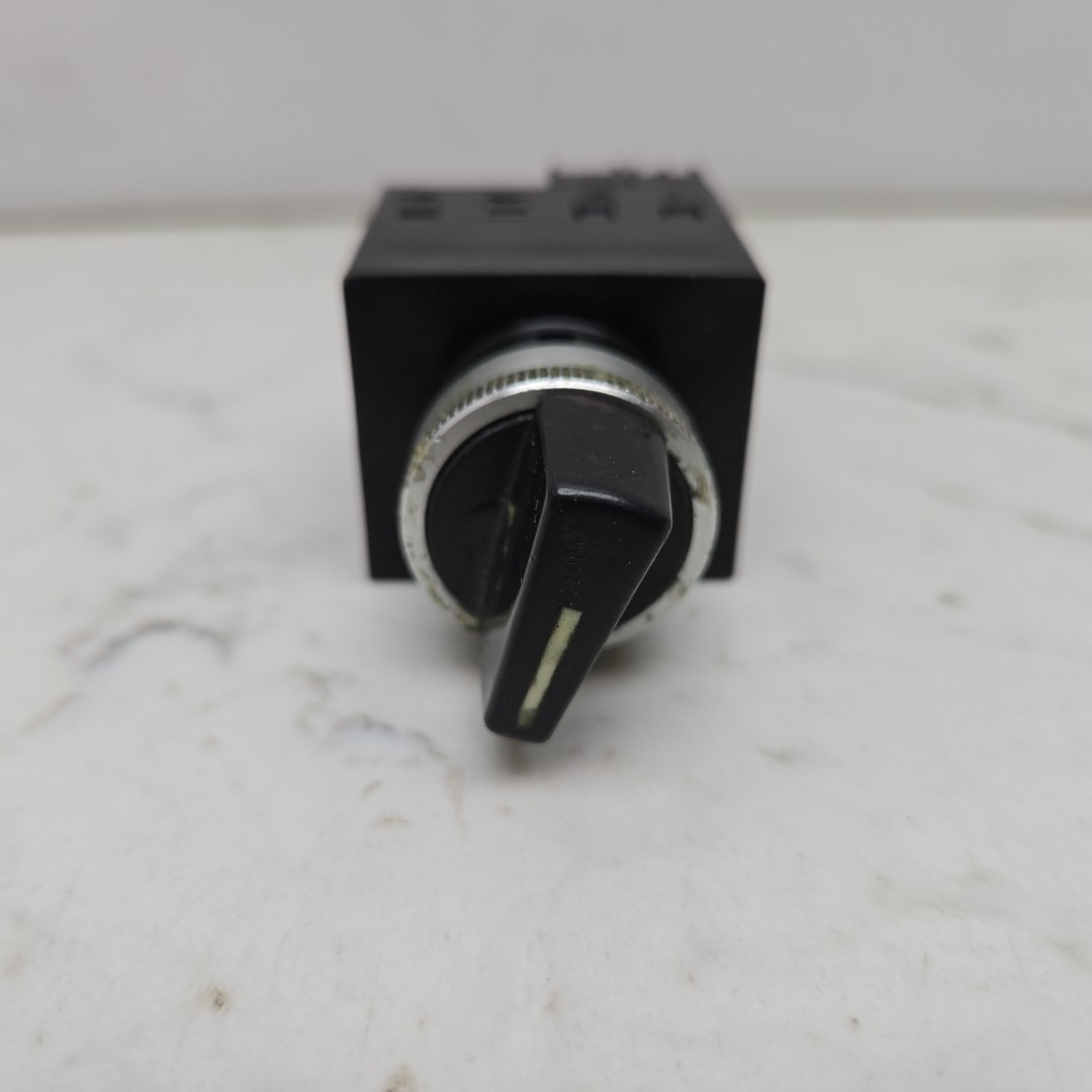 4 Pack Micro Switch PWSBM101 Selector Switch w/ PWCM and PWCE Contact Blocks