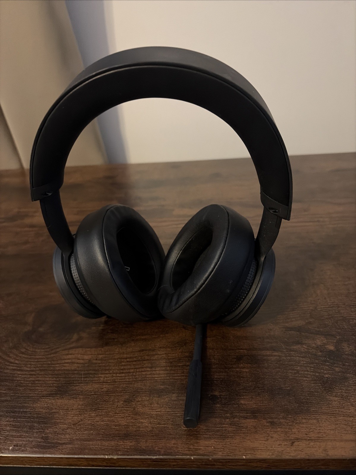 Xbox Wireless Headset Pre-owned with box