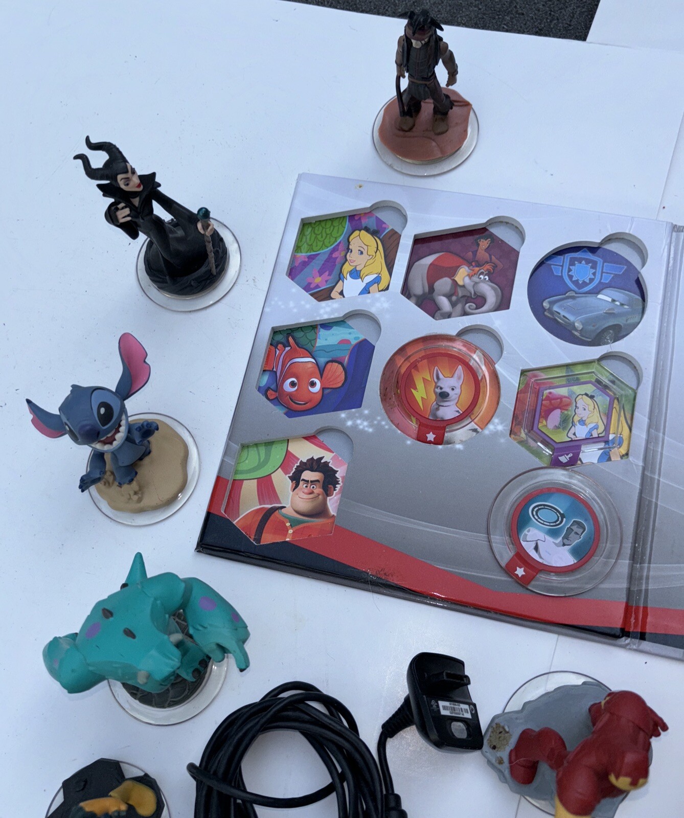 Disney InfinityPortal Base INF-8032385 Xbox 360 Figures Games Bundle