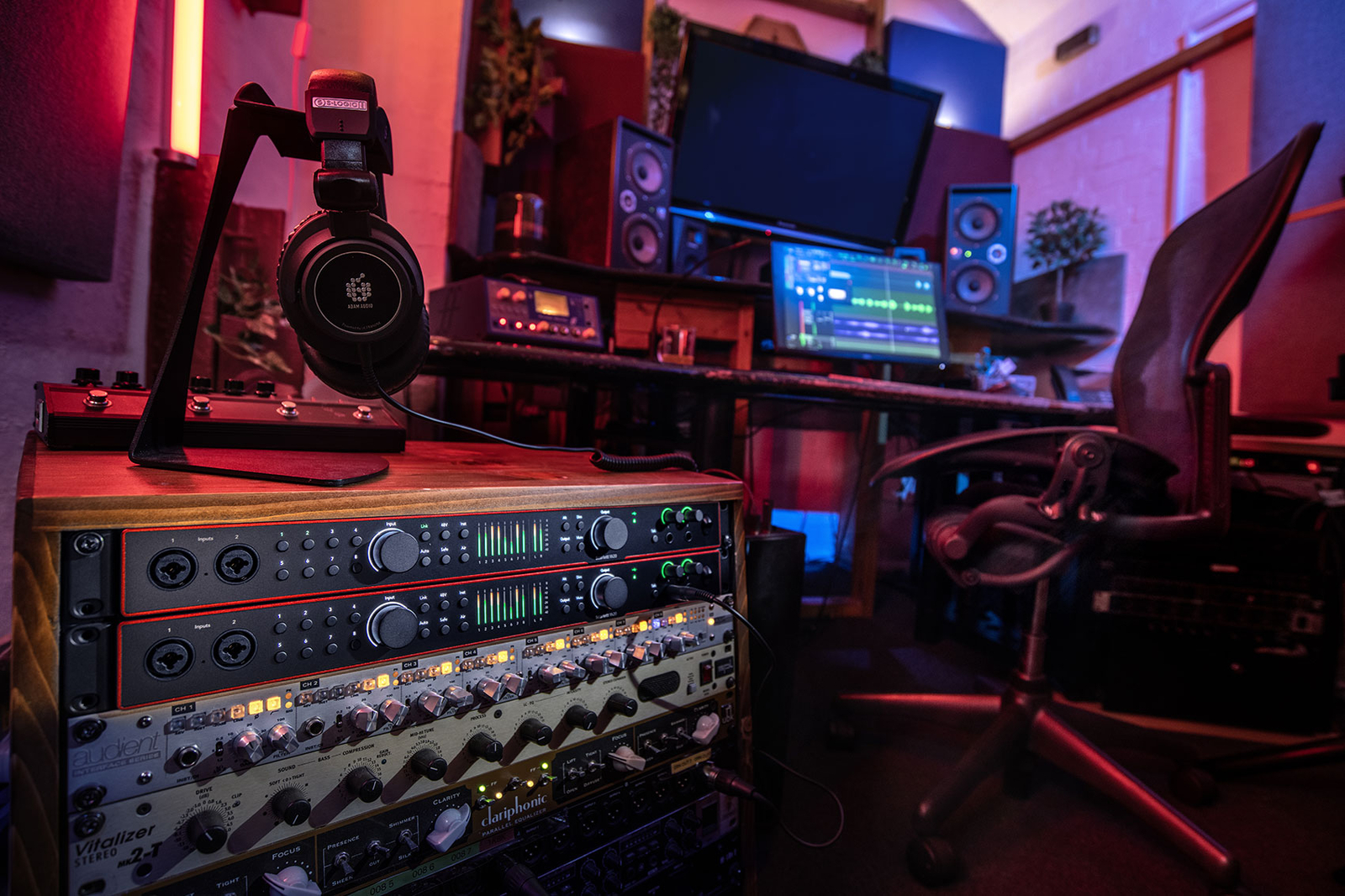Focusrite SCARLETT 18I20 4G 4th Gen Audio Recording Interface+(2) Studio Mics