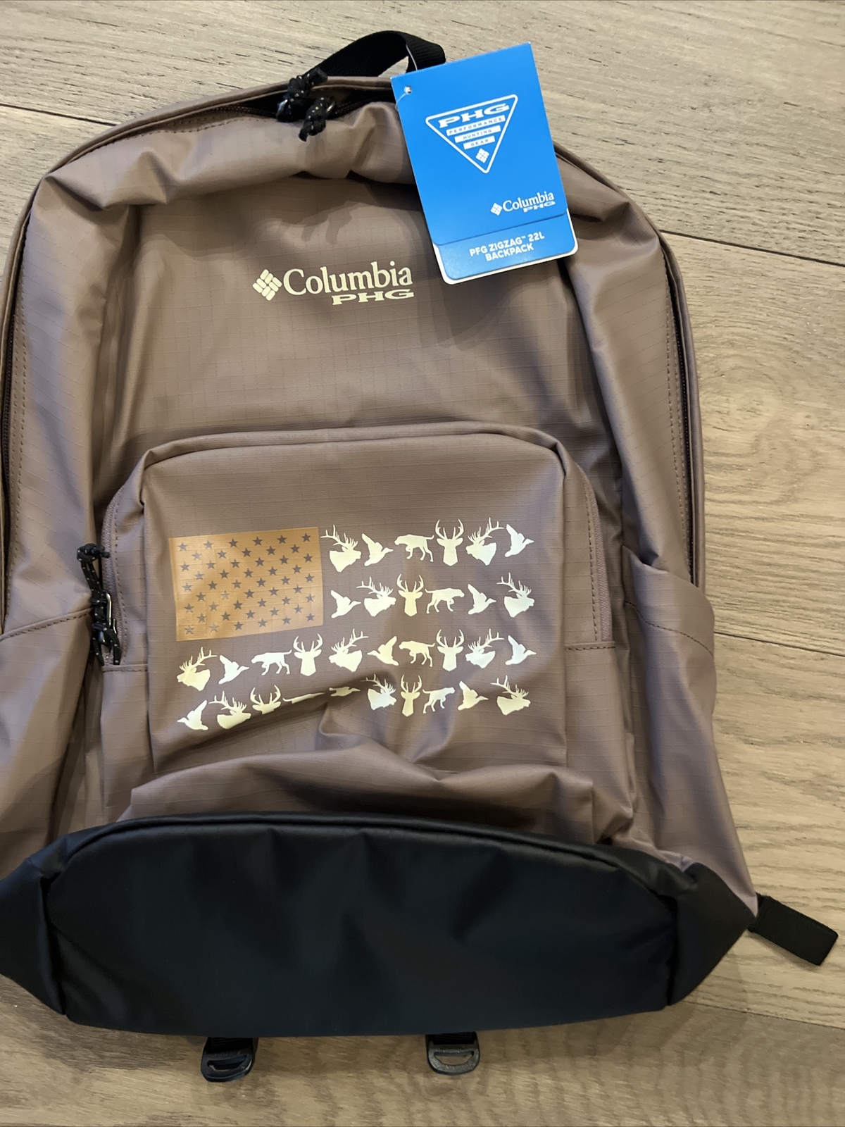 Columbia  PFG Zigzag 22L Backpack Flag Deer Duck Caribou Hunting Dog Pointer