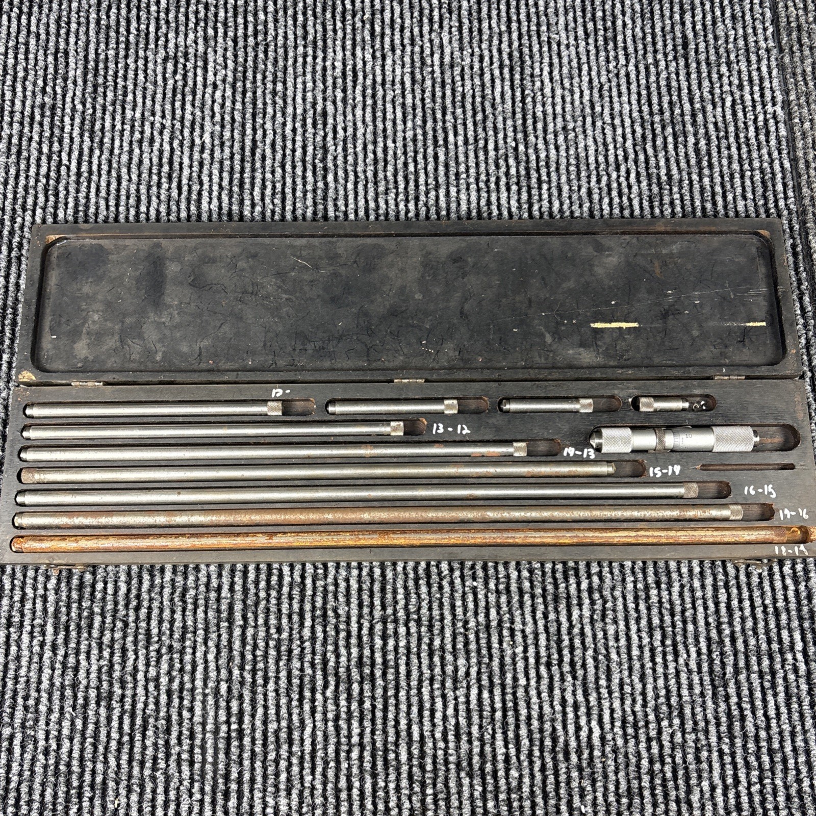 CLEAN Starrett Inside Micrometer Model 823E Range 1-18" Machinist Tools w/ Case