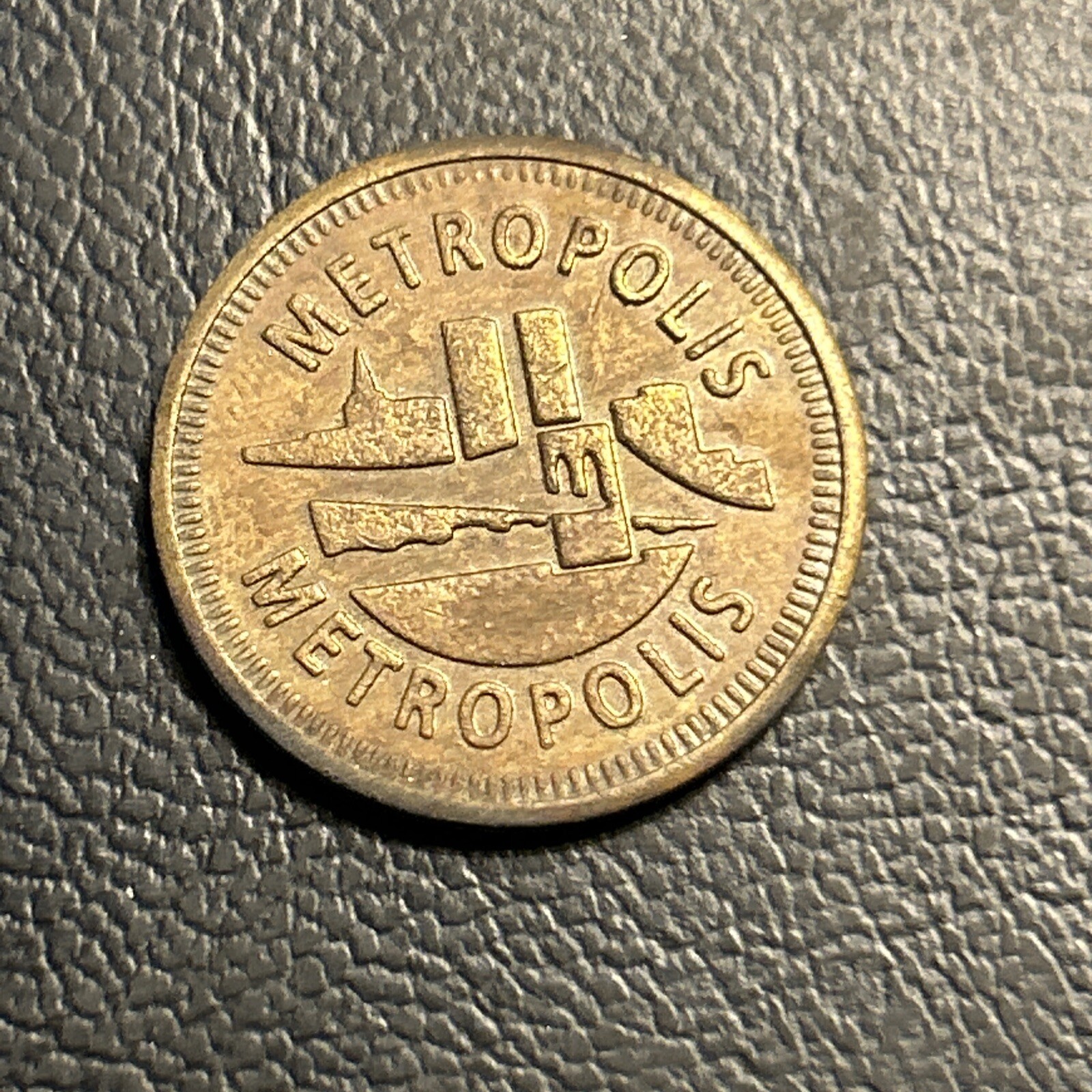 Metropolis, Family Entertainment, Cityscape Logo,,, Game Video Arcade Token F18