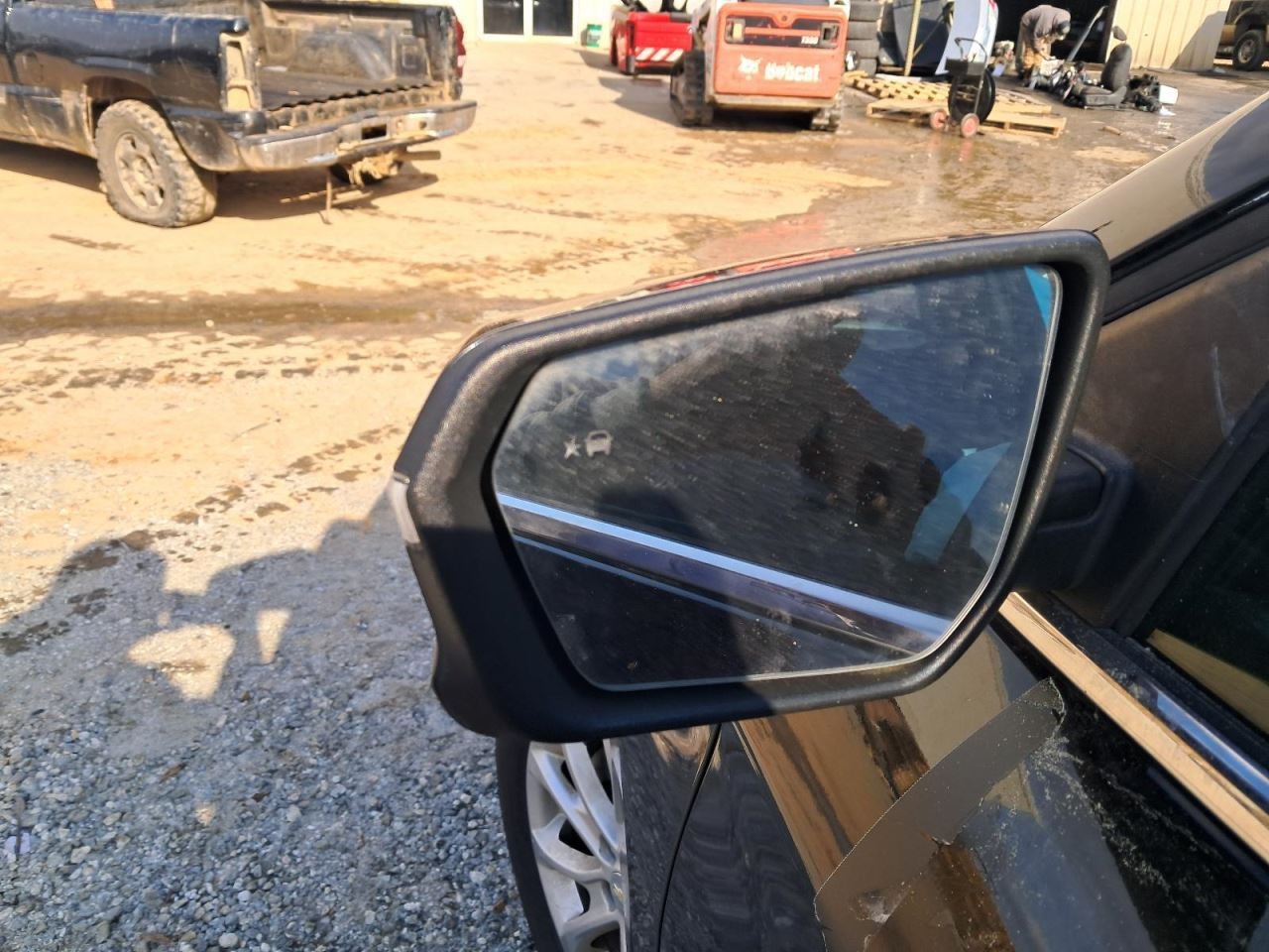 EQUINOX 2019 Glove Box 4891884