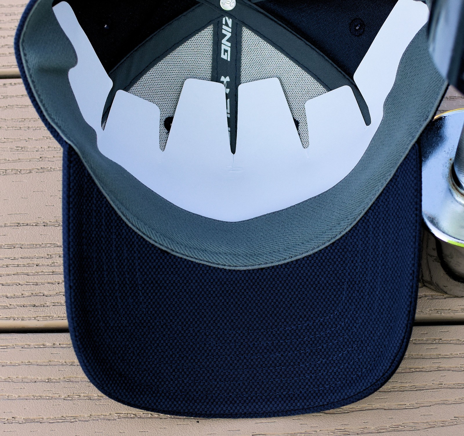 NWT UNDER ARMOUR Blitzing Mens Flex Fitted Hat-L/XL @$28 NAVY BLUE/WHITE Logo
