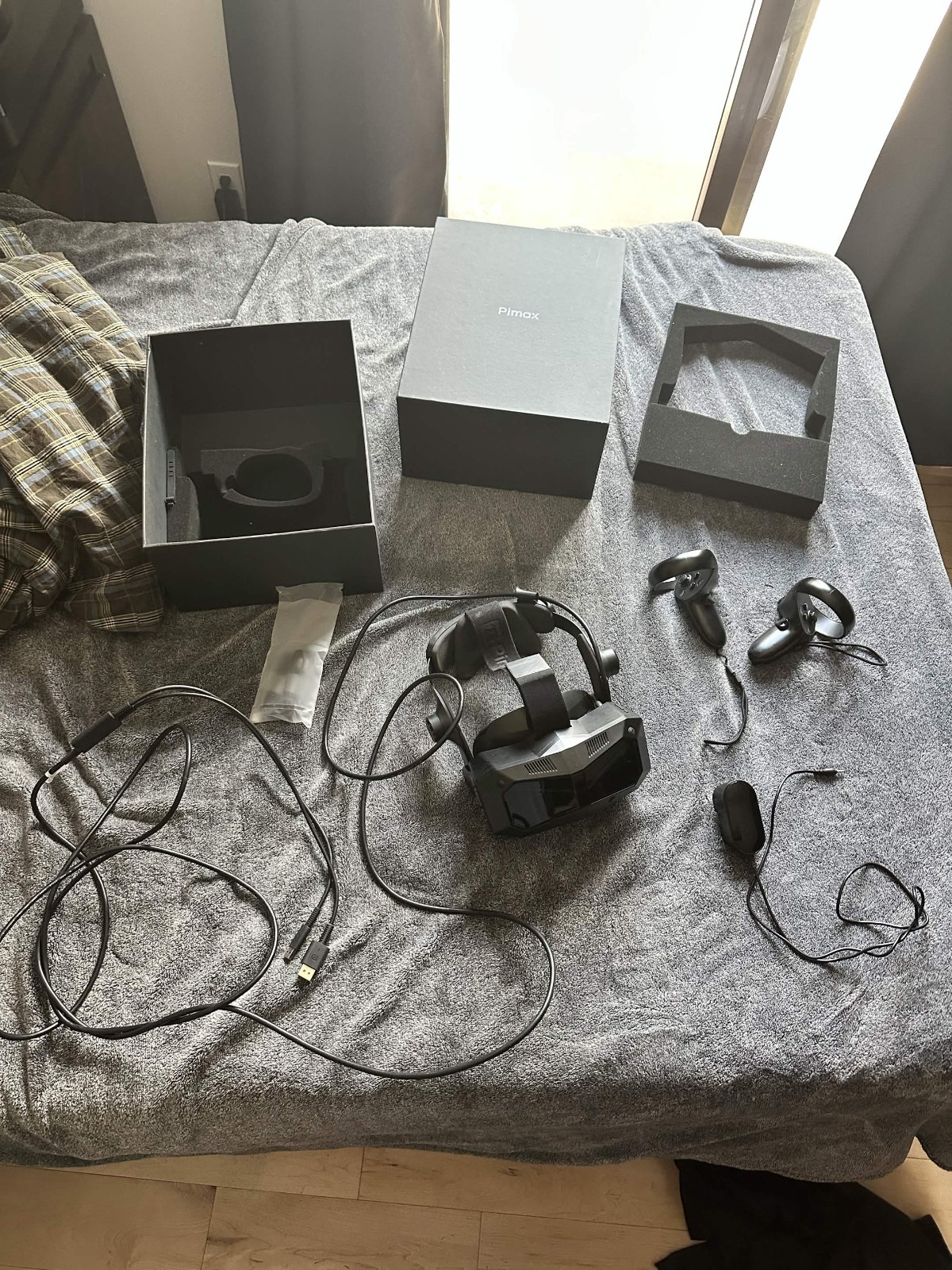 Pimax Crystal Super Ultrawide QLED VR Headset