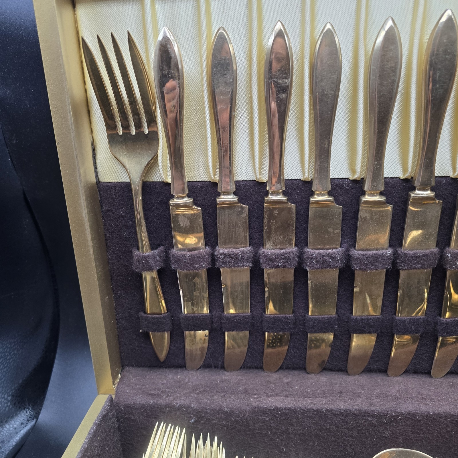 Dirilyte Regal Flatware Gold Dinnerware 93 Piece Vintage With Case Paperwork