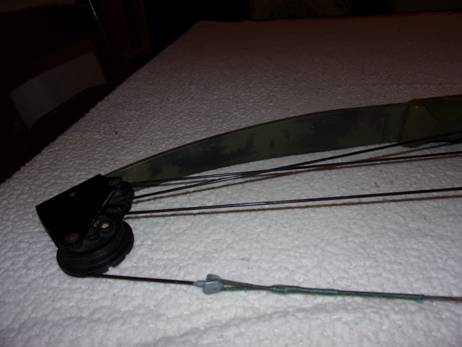 Vintage Bear Whitetail Hunter Green Camo Compound Bow