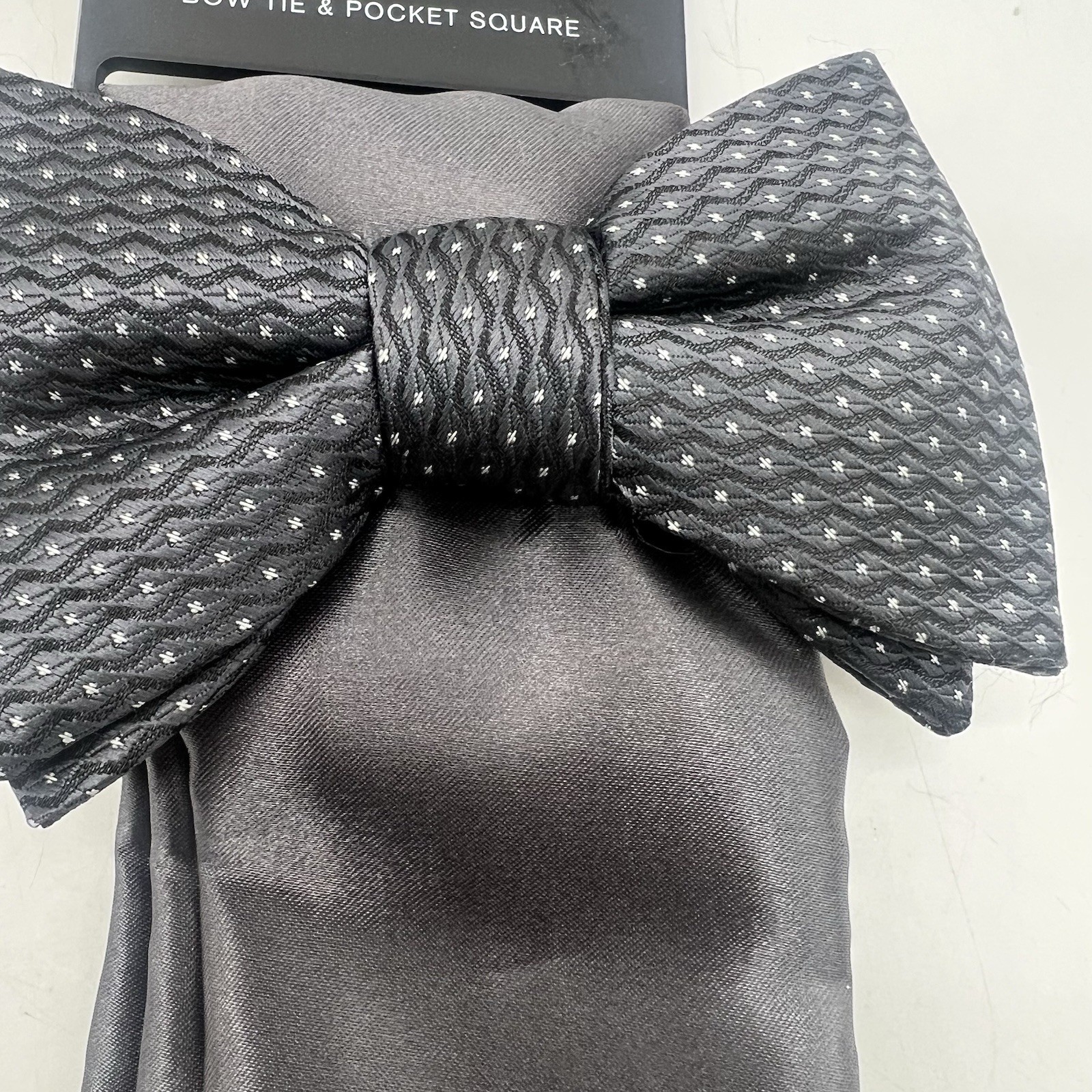 Alfani Men's Bow Tie & Solid Pocket Square Set NWT Gray