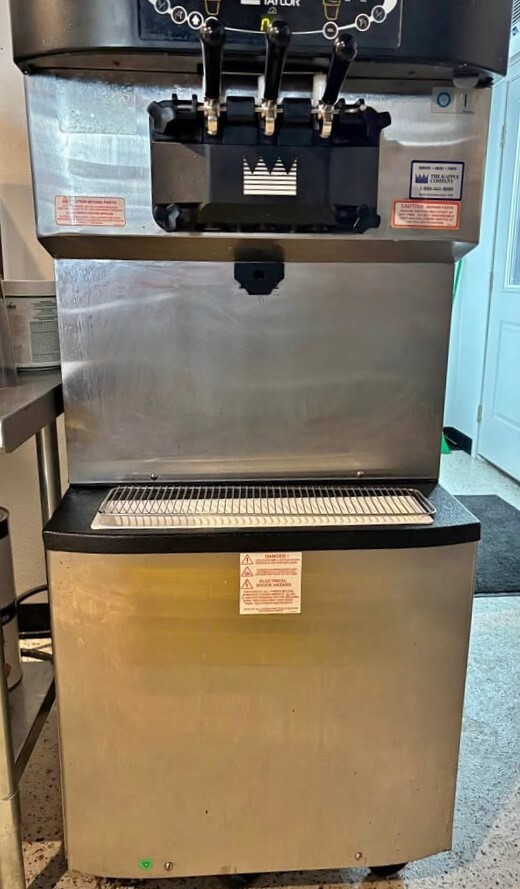 Taylor C717-27 Soft Serve Frozen Yogurt Ice Cream. Air Cooled Single Phase