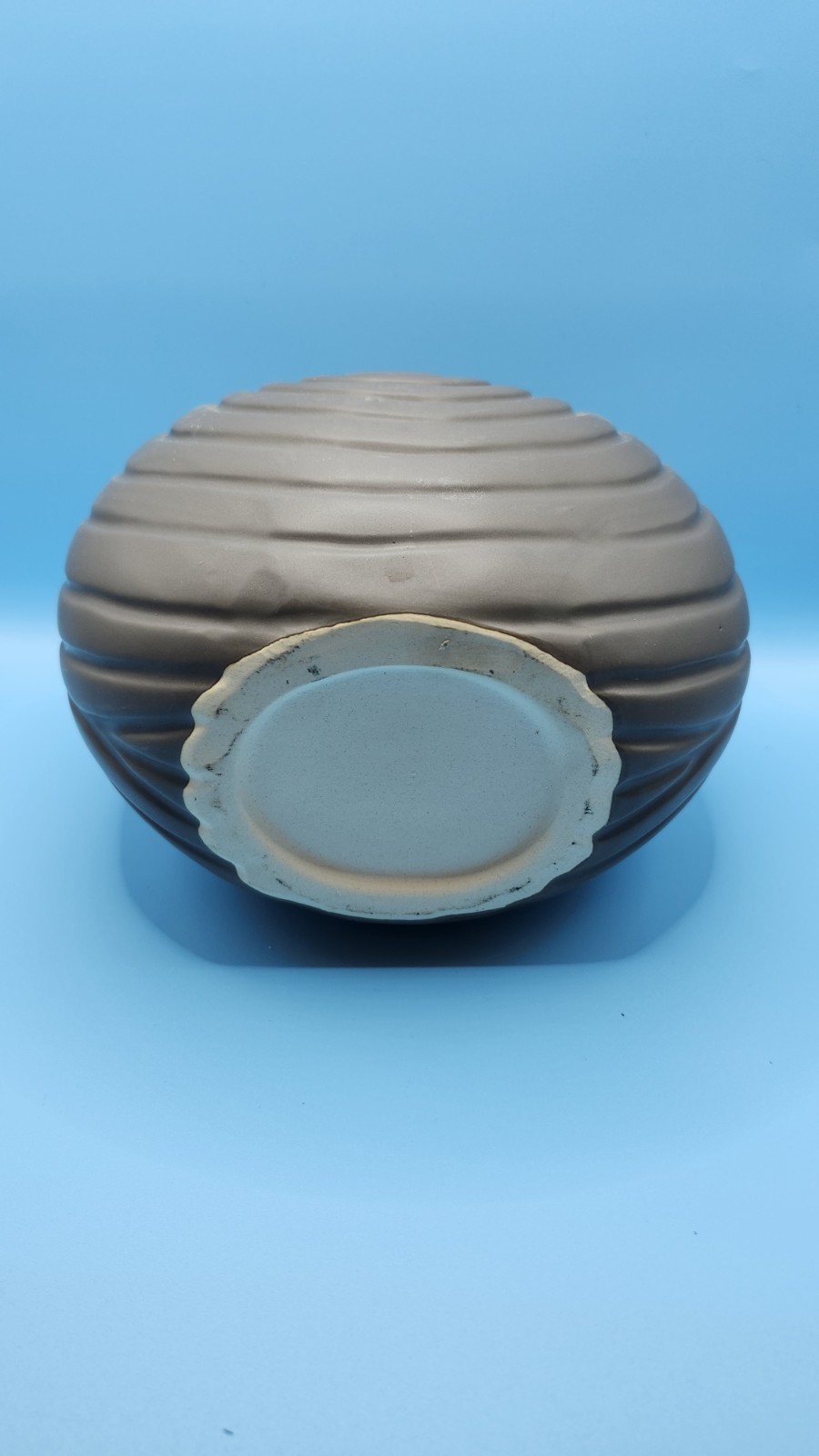 Pewter colored textured medium planter 6in opening