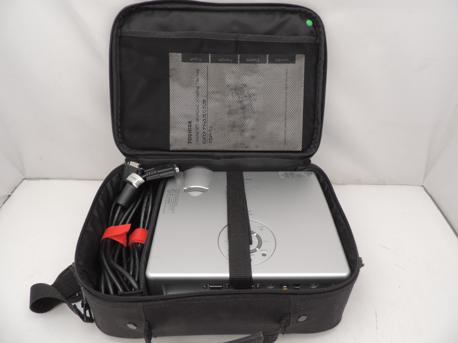 Only 324 Hrs - Toshiba TDP-T9U DLP Portable 2000 Lumens VGA Projector No Remote