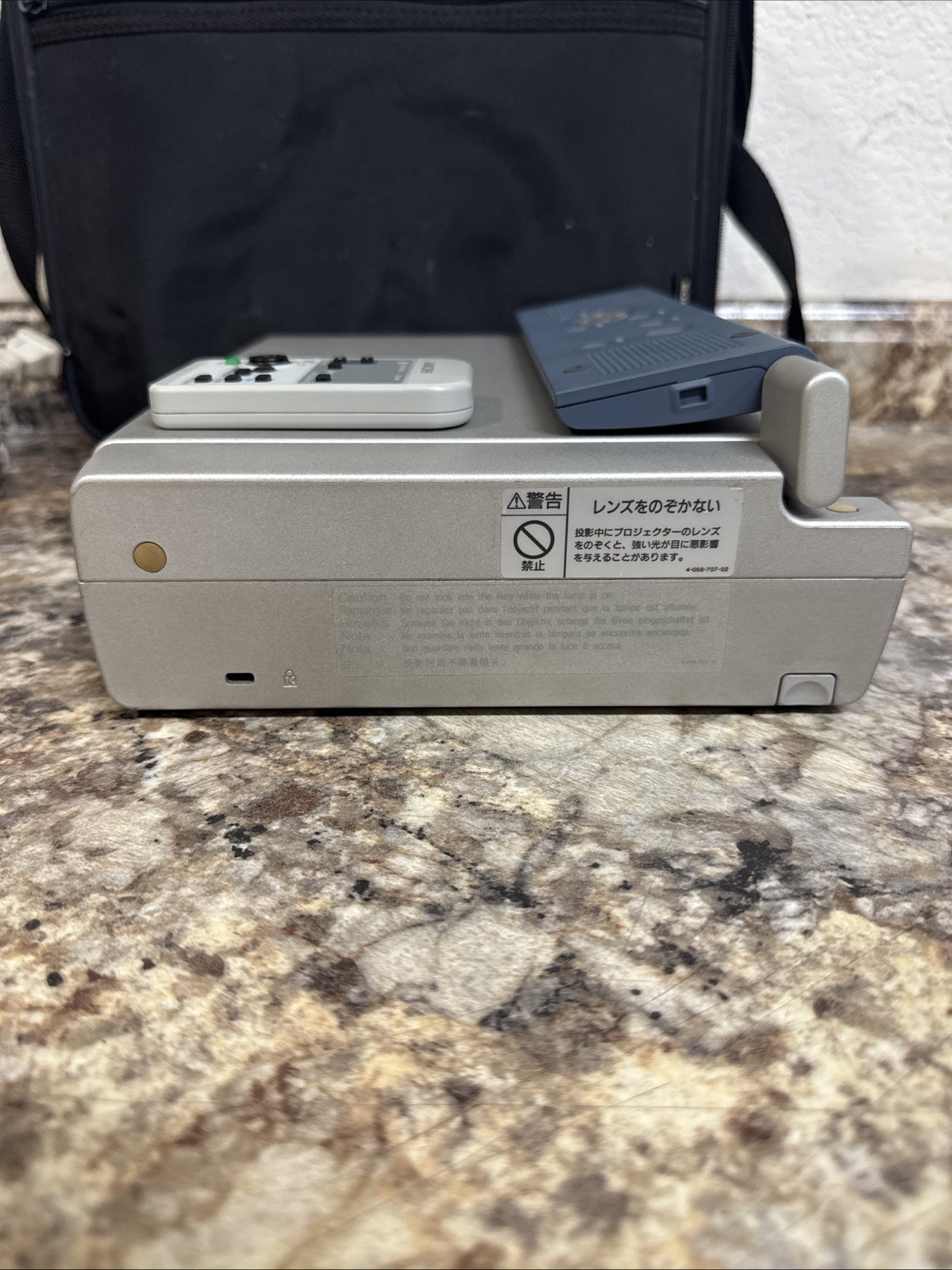 Sony VPL-CS4 LCD Data Projector With Power Cable Remote And Carry Case