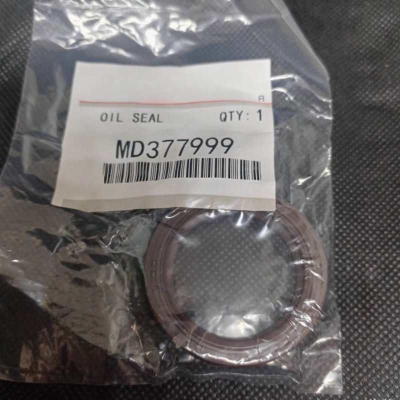 1pc new for Crankshaft front oil seal MD377999