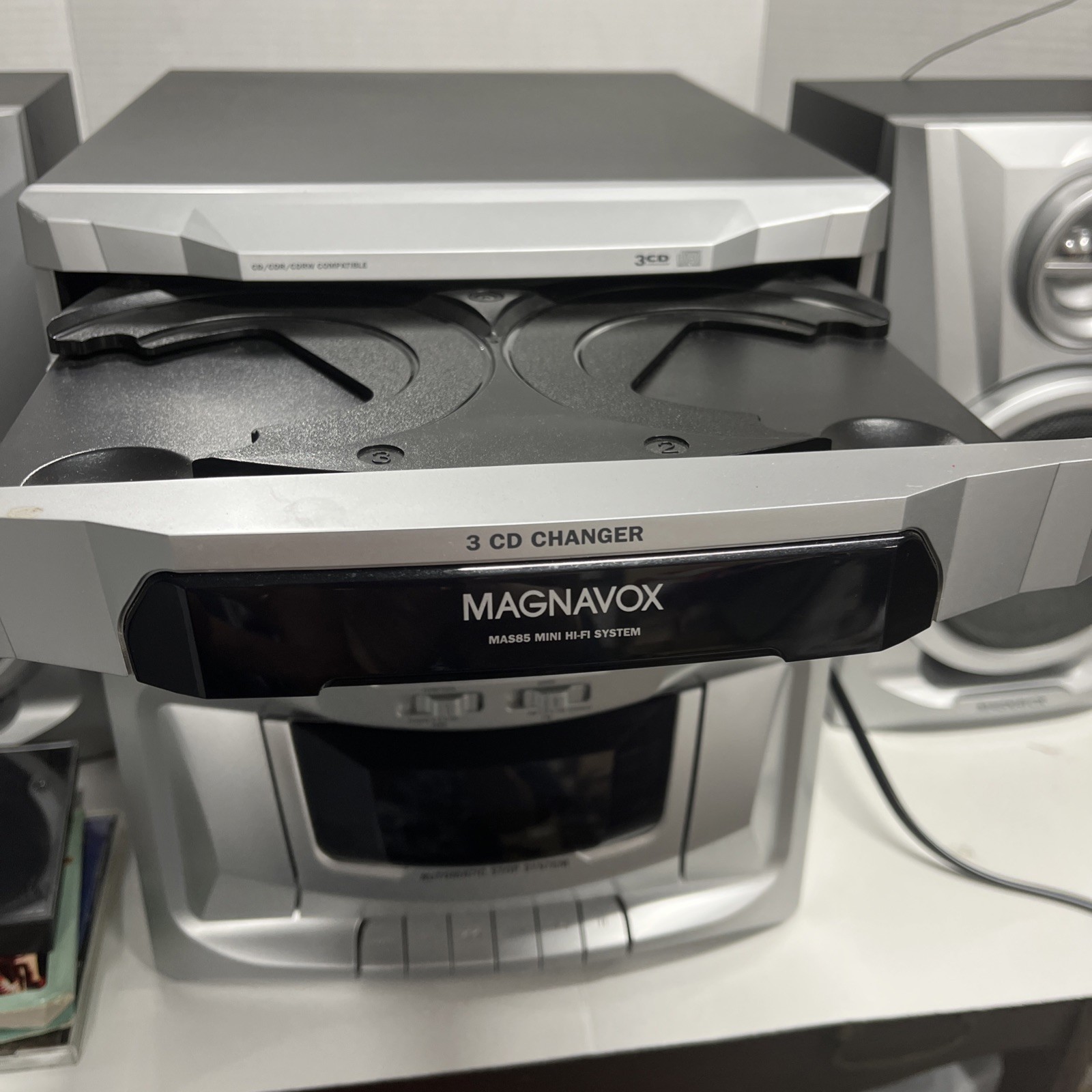 Magnavox 3 CD Changer MAS85 Hi-Fi Cassette And AM/FM Stereo Radio