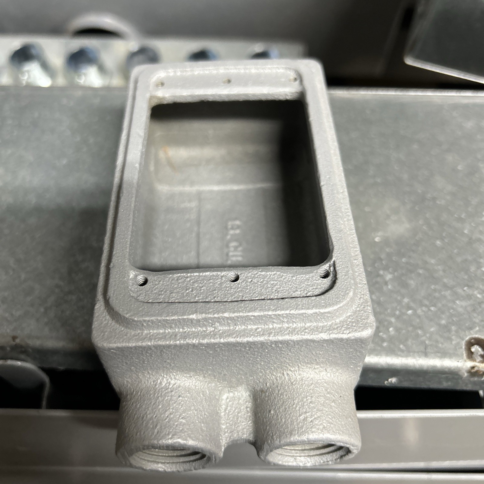 Appleton Electric FSS-1-50 Malleable Iron Rectangular Device Box