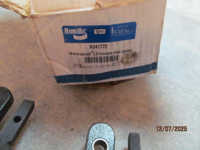 (2) Bendix K041772 Automatic Slack Adjusters 1 in the box & 1 without box