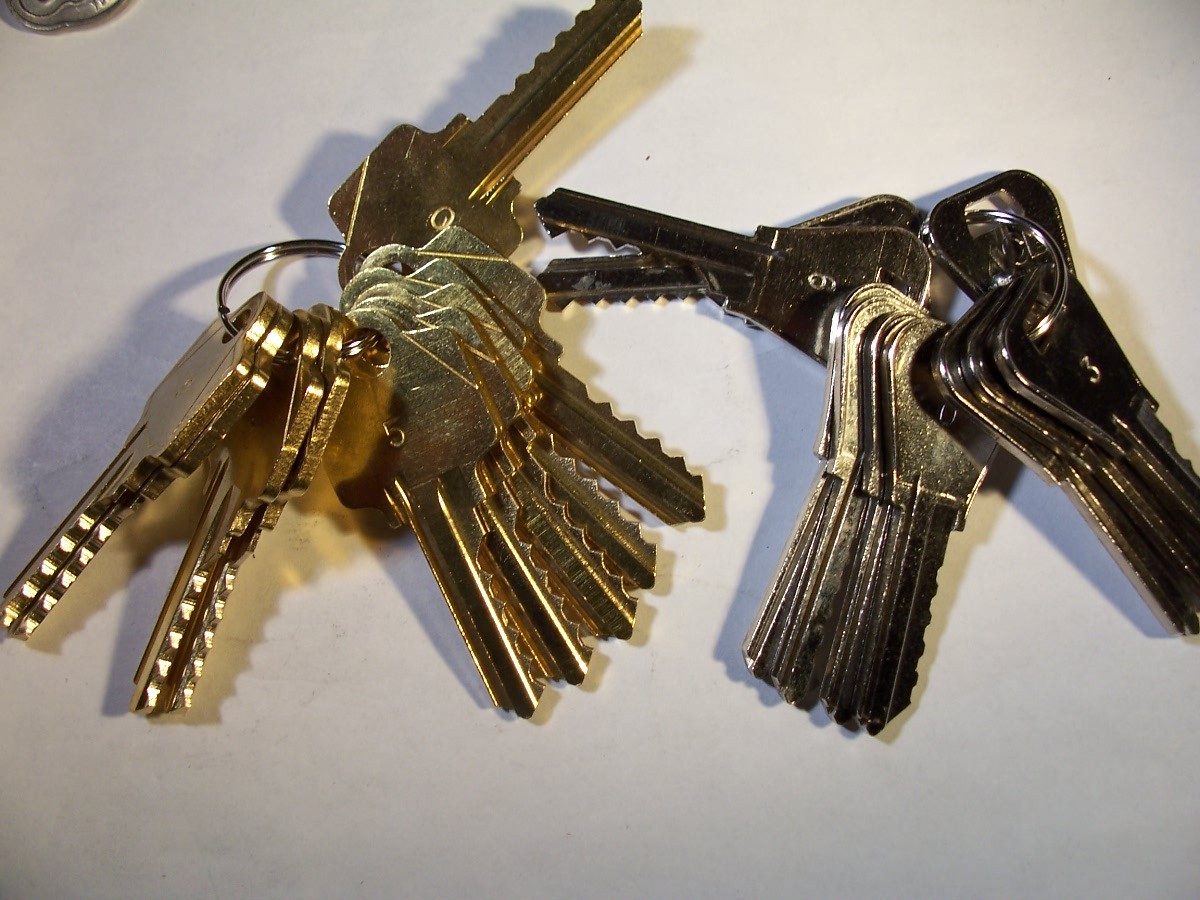 2 SETS   ARROW  AR1 AND WEISER WR  0 - 9  DEPTH KEYS  LOCKSMITH