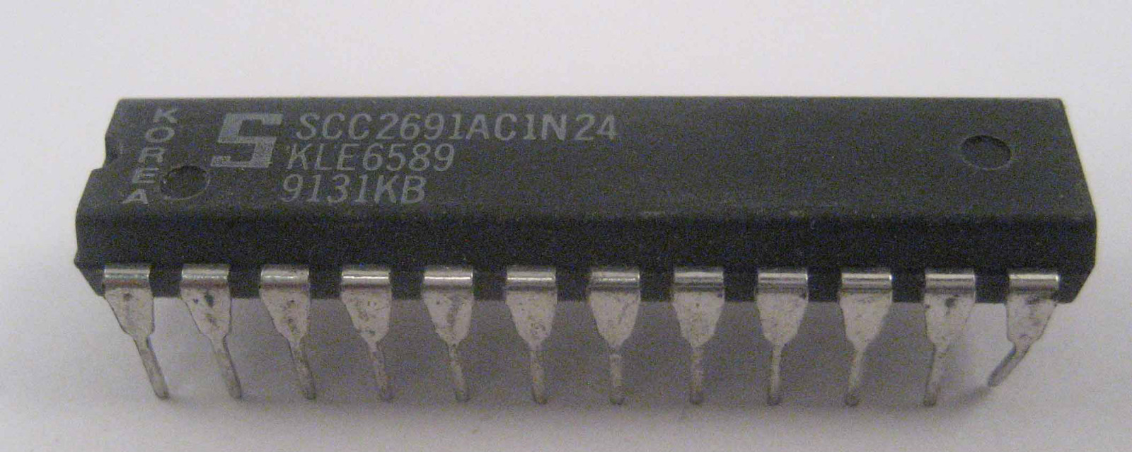 Phillips SCC2691AC1N24: Universal Asynchronous Receiver/Transmitter (UART)