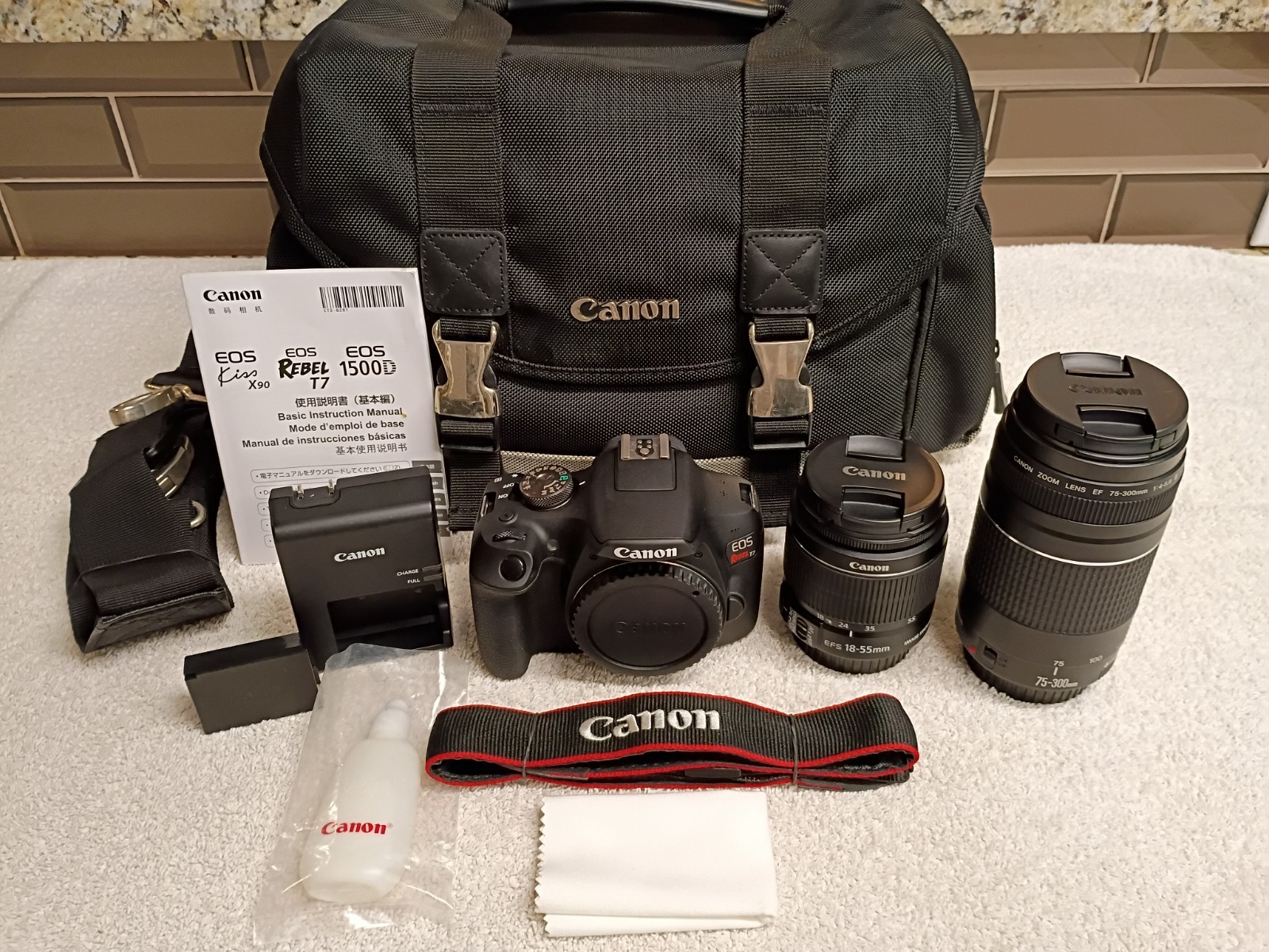 Canon EOS Rebel T7 DSLR Camera w/18-55mm+75-300mm Lenses+Canon Bag Bundle-MINT!