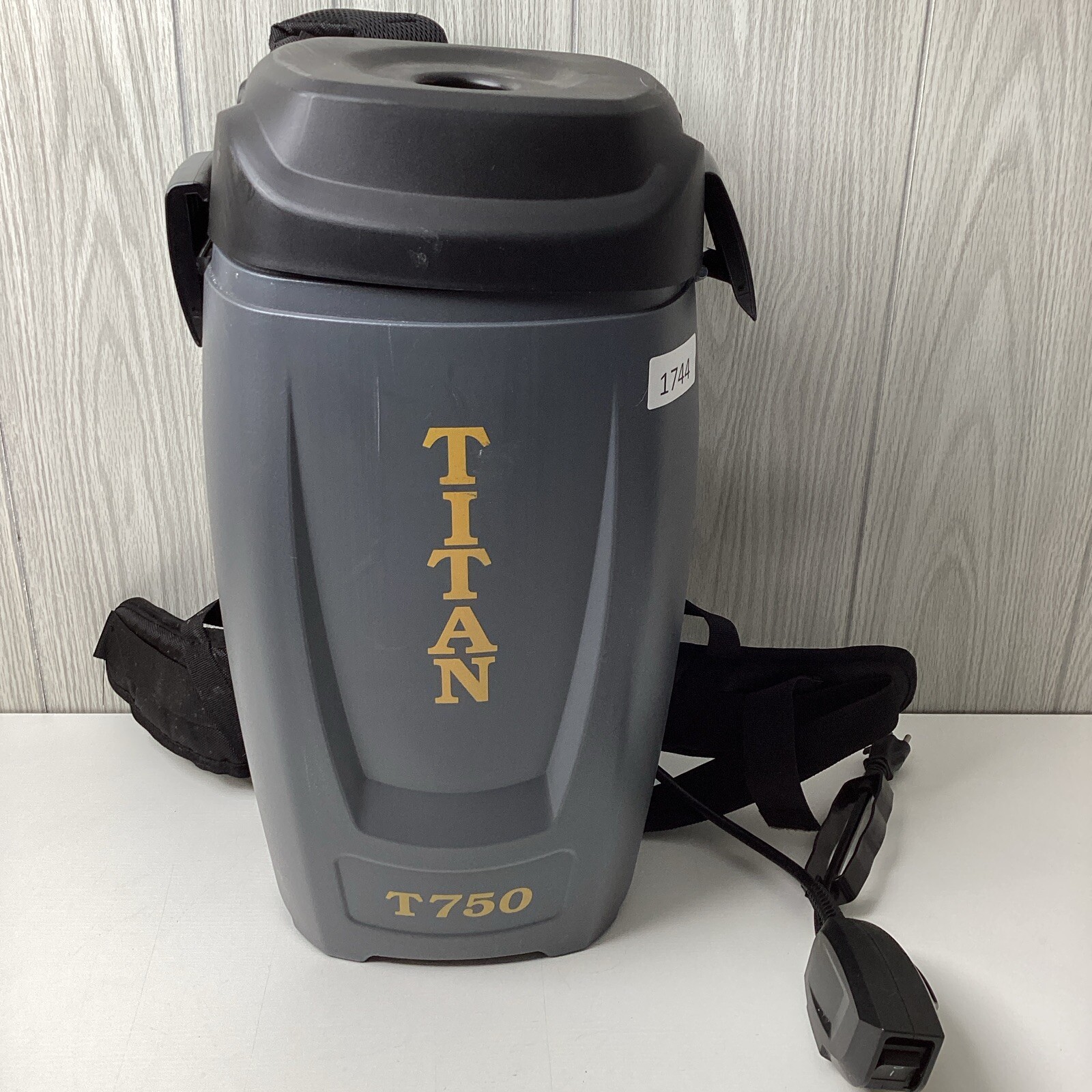 TITAN T750 Back Pack Vacuum ONLY - NO ACCESSORIES - PLEASE LOOK