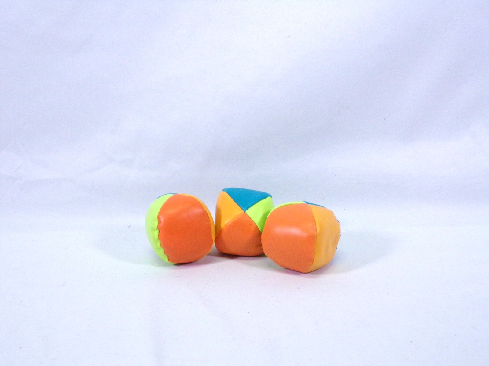 NEW IN BOX JUGGLING BALLS