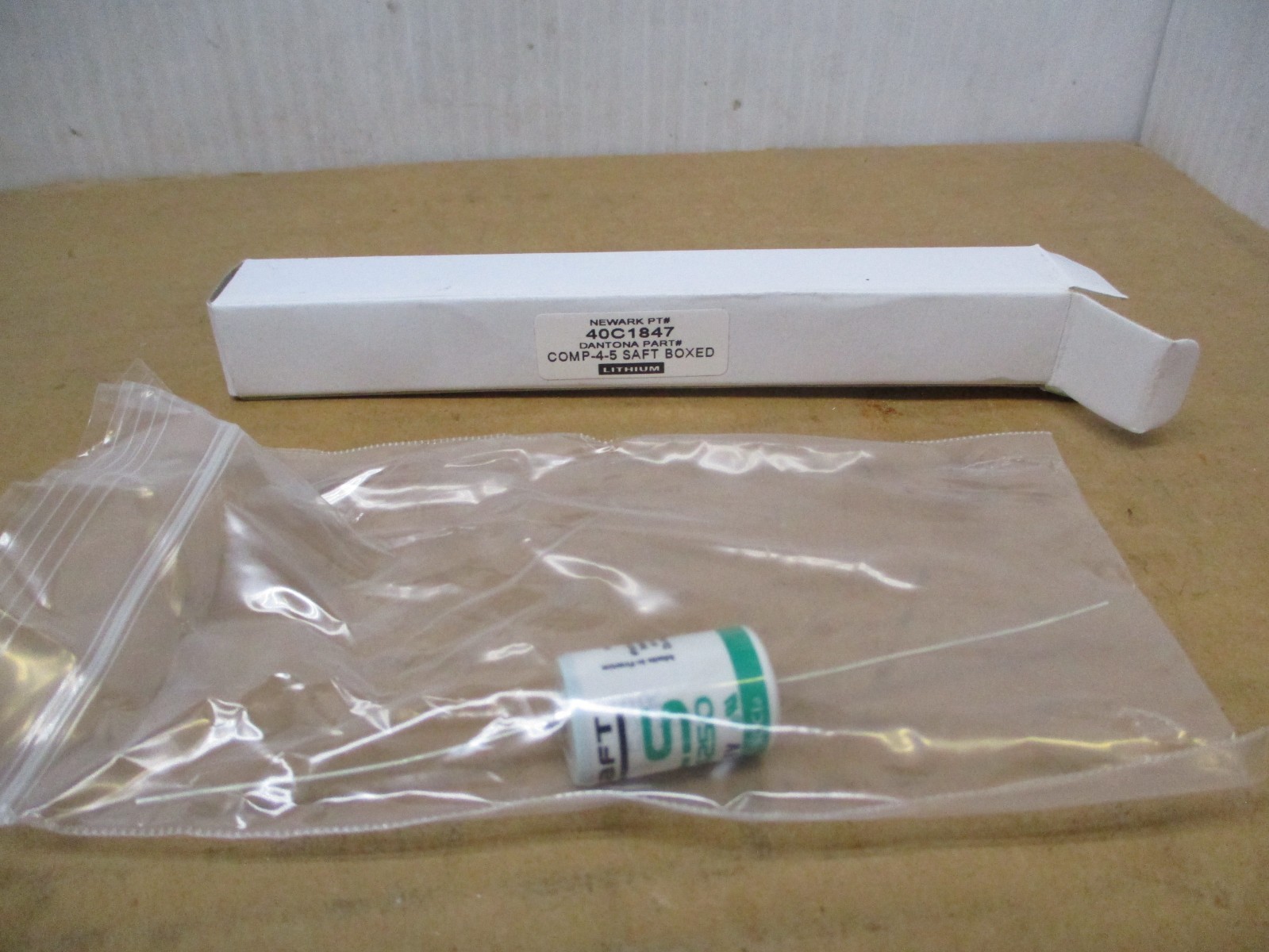 LS 14250 Lithium Thionyl Chloride Cell w Axial PC Leads NEWARK 40C1847