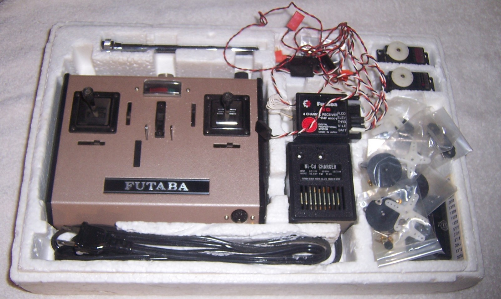 Vintage Futaba RC Radio Control Transmitter FP T4FN 72 MHZ w/43" antenna & parts