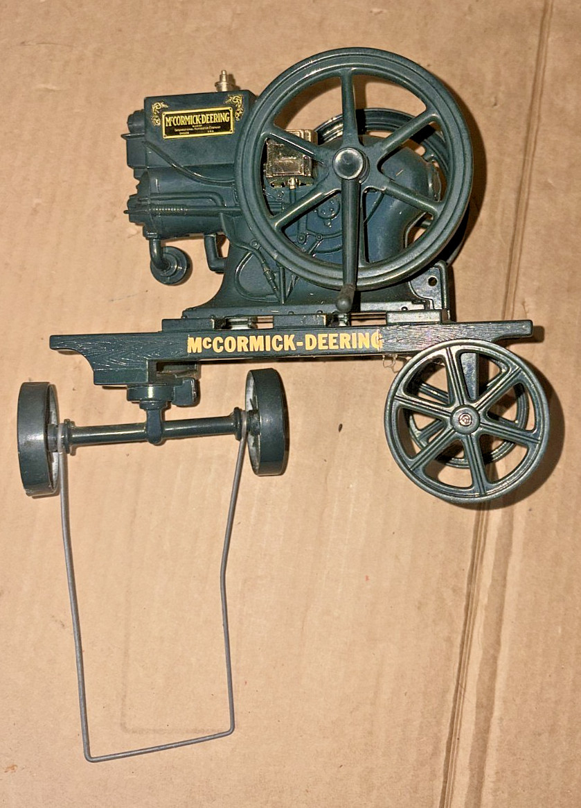 ERTL 1917-37 IH McCormick-Deering Model M (1:6) Green Diecast Engine