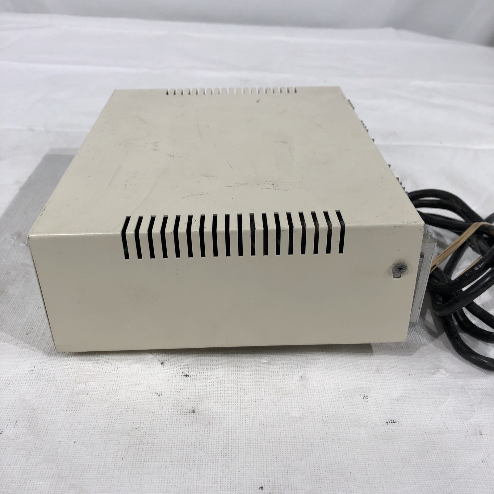 COMPUTER GRADE DC POWER SUPPLY-POWERS ON