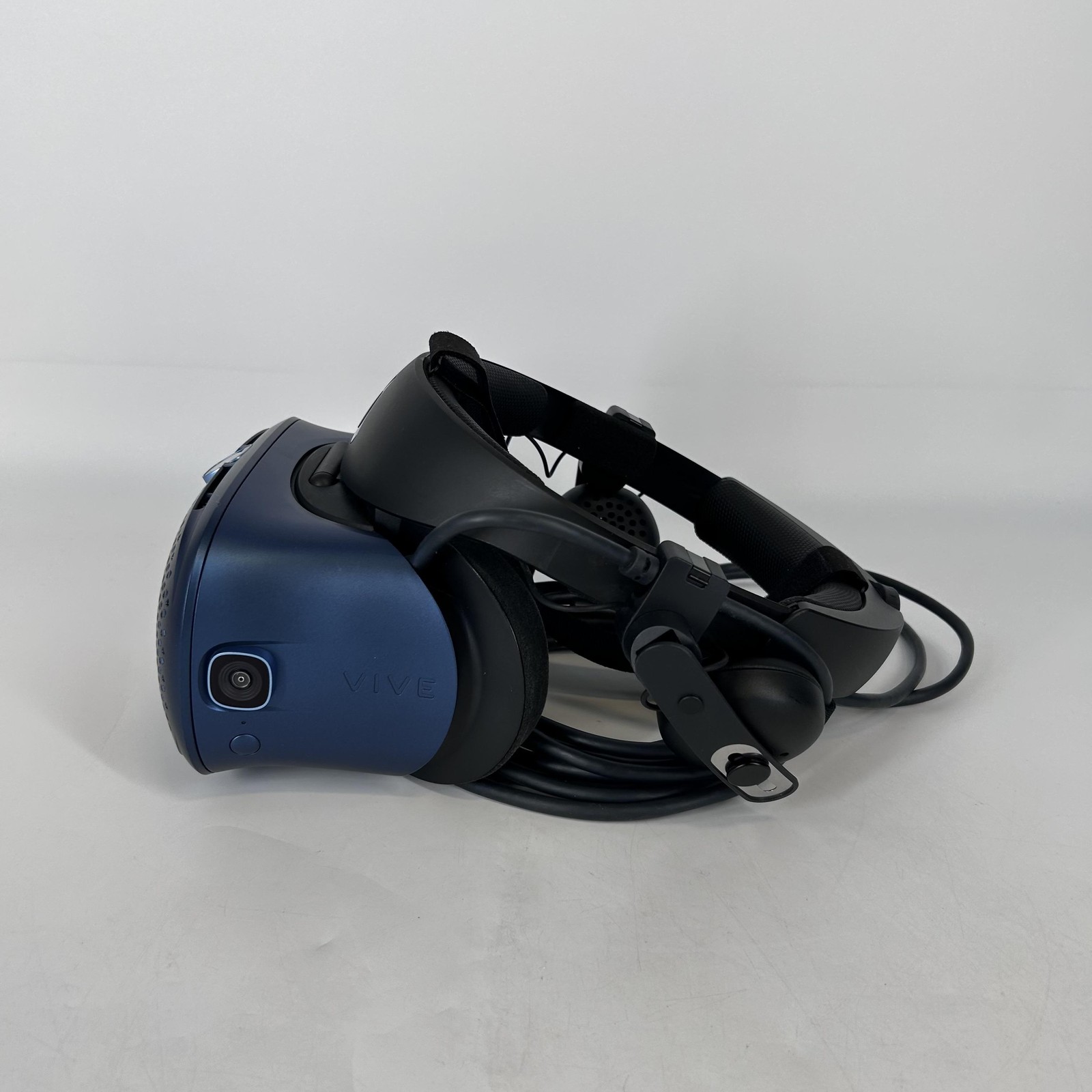 HTC Vive Cosmos VR Headset w/ Controllers/Link Box/USB Cable - Very Good