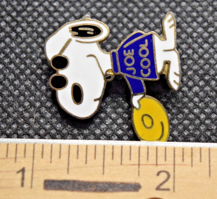 Joe Cool Frisbee Snoopy Lapel Pin
