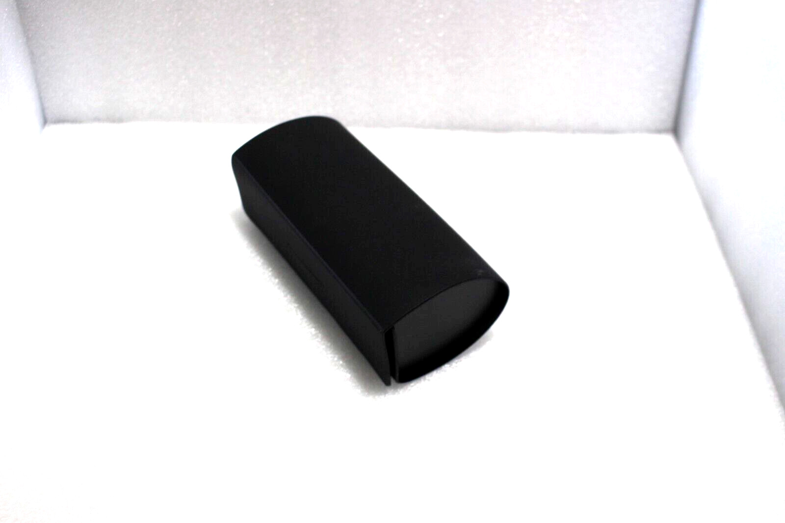 BANANA REPUBLIC SEMI-HARD CASE MAGNETIC CLOSURE